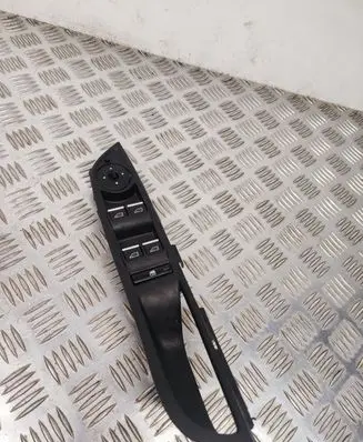 Ford Focus Electric window control switch F1ET14A132CC
