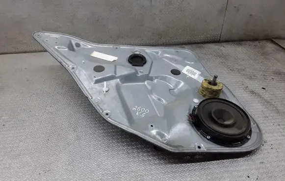 Rear door manual window regulator