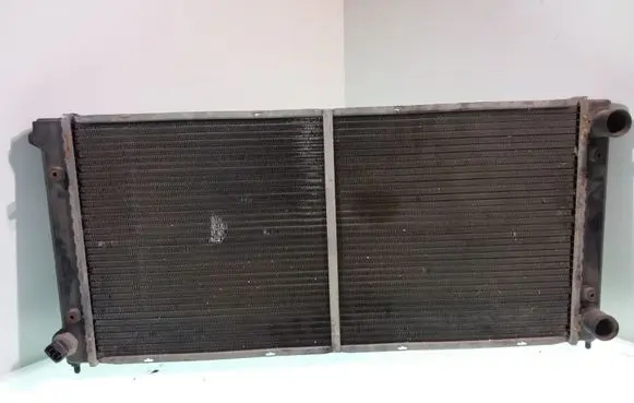 Volkswagen PASSAT B3 Coolant radiator 353121253F