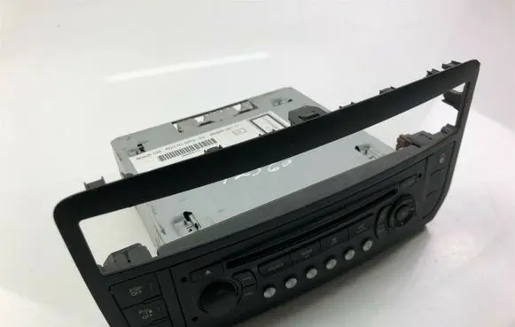 Citroen Berlingo Radio/CD/DVD/GPS head unit 9666968177 F2360