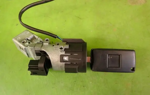 Peugeot 407 Ignition lock 9648445180N0502073