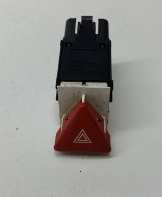 Volkswagen PASSAT B6 Hazard light switch 3C0953509A