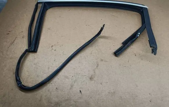 Volkswagen PASSAT B7 USA Rear door glass trim molding 561839431A