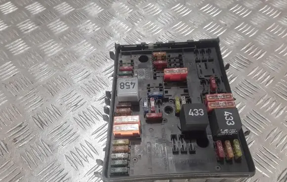 Volkswagen Touran I Fuse module 1K0937124H