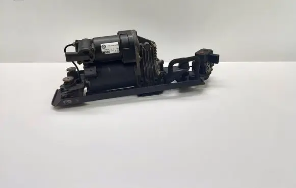 BMW 5 E60 E61 Air suspension compressor/pump 6777827 67778271 37106777827