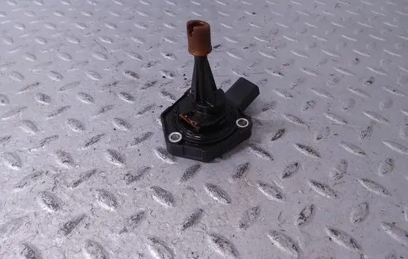 Audi A8 S8 D4 4H Oil level sensor 03C907660R