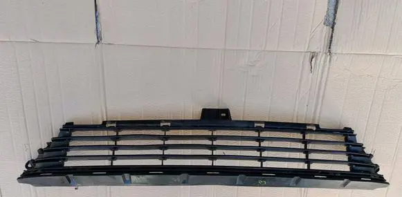Toyota Auris E180 Front bumper lower grill 5311202670
