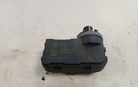 Volkswagen PASSAT B6 Headlight level adjustment motor 1Q0941295