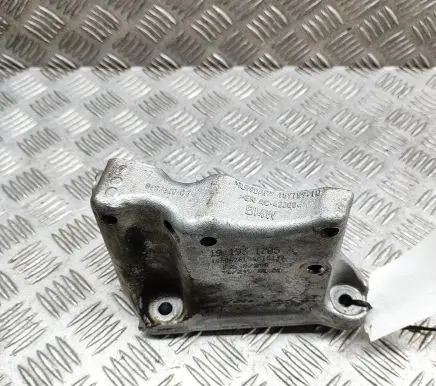 BMW 2 F45 Engine mounting bracket 8603620