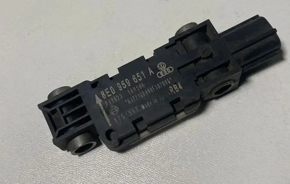 Audi A4 S4 B7 8E 8H Airbag deployment crash/impact sensor 8E0959651A
