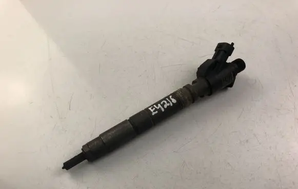 Volvo XC60 Fuel injector 31303238