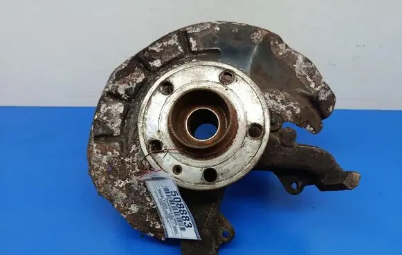 Skoda Fabia Mk1 (6Y) Front wheel hub spindle knuckle