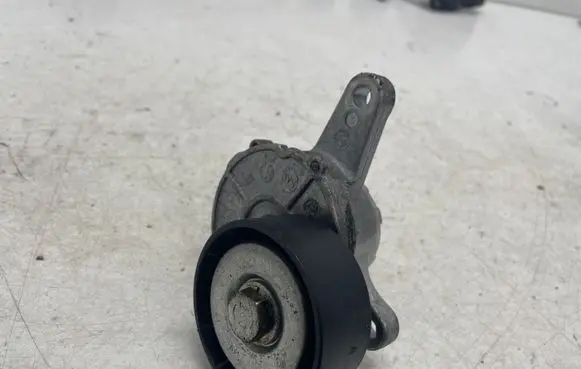 Audi Q3 F3 Generator/alternator belt tensioner 04L903315
