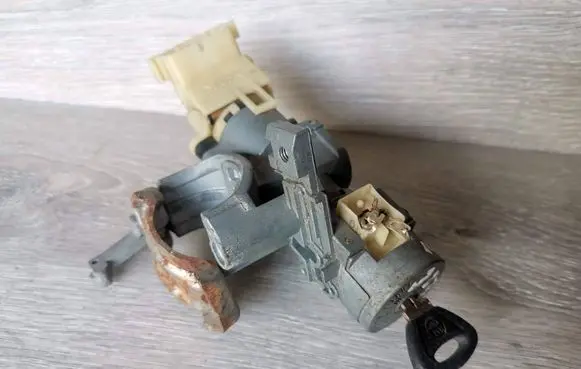 Mazda 323 F Ignition lock