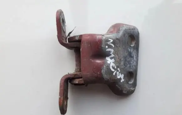 Nissan Primera Tailgate/trunk/boot hinge
