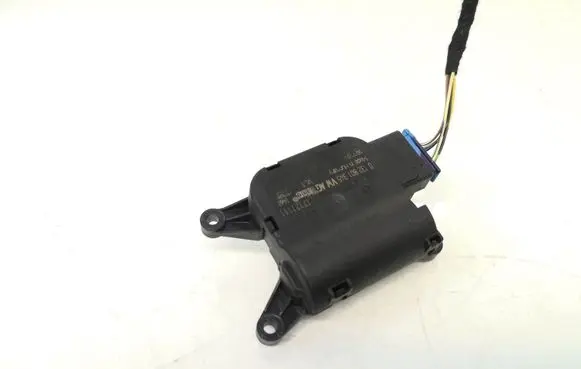 Volkswagen Jetta VI Air flap motor/actuator 1K0907511 0132801345