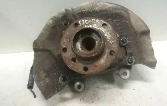 BMW 5 E39 Front wheel hub