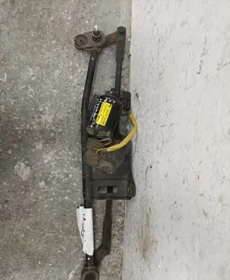 Hyundai Matrix Front wiper linkage and motor 981102D100