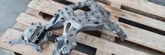 Gearbox mounting bracket