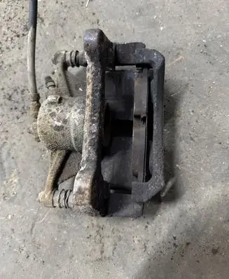 Volkswagen PASSAT B8 Front brake caliper 