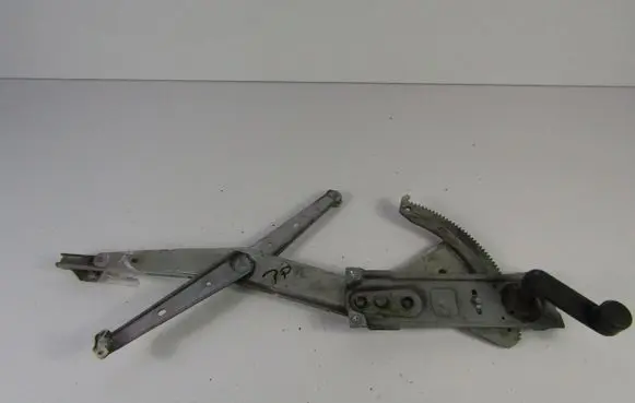 Opel Astra F Front door manual window regulator 90360536