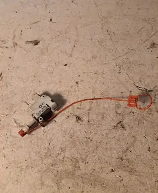 Audi A8 S8 D3 4E Fuel tank cap lock 4E0862150