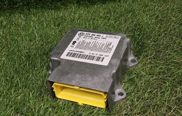 Volkswagen Jetta VI Airbag control unit/module 5C0959655J 5WK44643