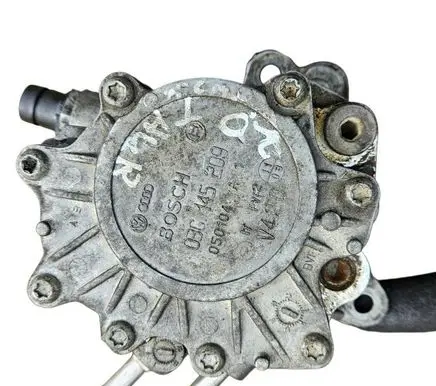 Volkswagen Touran I Vacuum pump 03G145209