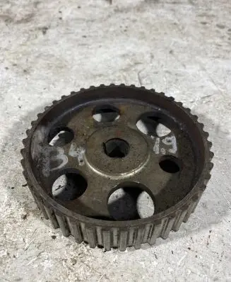 Audi 80 90 S2 B4 Fuel pump gear (pulley) 028130111a
