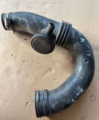 Air intake hose/pipe