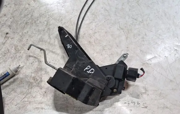 Toyota Corolla Verso E121 Front door lock
