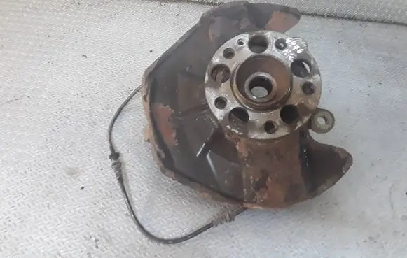 Mercedes-Benz B W245 Front wheel hub spindle knuckle 