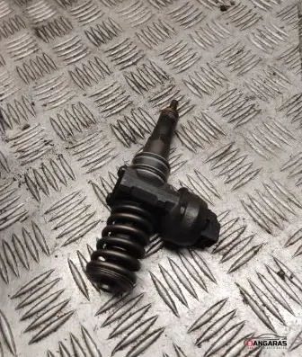 Volkswagen PASSAT B6 Fuel injector 038130073as