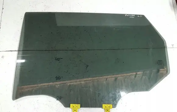 Nissan Pulsar Sliding door window/glass 