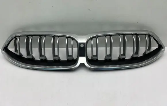 BMW 8 G15 Front bumper upper radiator grill 7318778