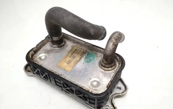 Volvo XC70 Engine oil radiator 9497225 31104689
