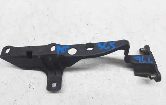 Volkswagen Touareg I Fender mounting bracket 7L0805733