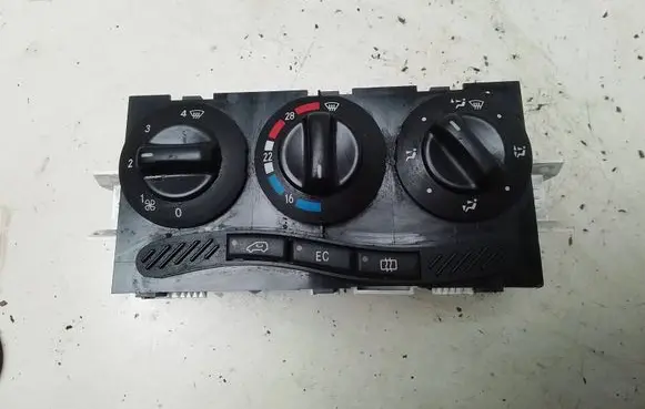 Mercedes-Benz A W168 Air conditioner control unit module Q154200 1688300485