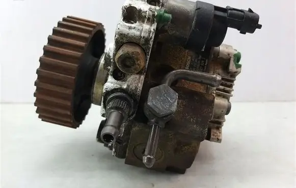 Opel Astra H Fuel injection high pressure pump 8973279242