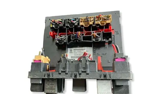 Volkswagen PASSAT B6 Fuse box set 3C8937049AC