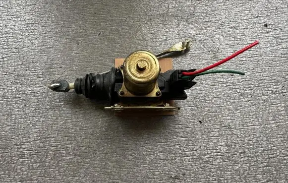 Mitsubishi Pajero Tailgate boot lock/latch motor MB112967