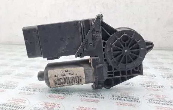 Volkswagen PASSAT B5 Front door window regulator motor 3B4837752J