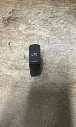 Volvo S40, V40 Alarm switch 30889360