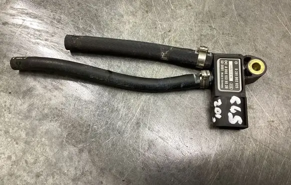 Mercedes-Benz CLS C218 X218 Exhaust gas pressure sensor 0281002925 1209131ES5 A0061539528