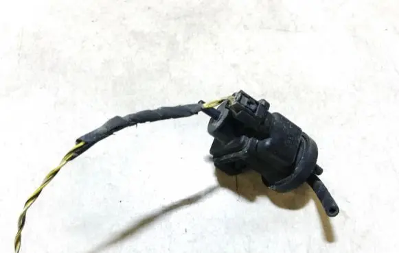 Mercedes-Benz C W203 Turbo solenoid valve a0005450427