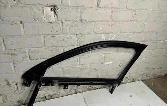 Audi A4 S4 B7 8E 8H Front door window/glass frame 8E0837630