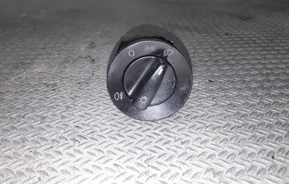 Volkswagen Golf IV Light switch 1C0941531
