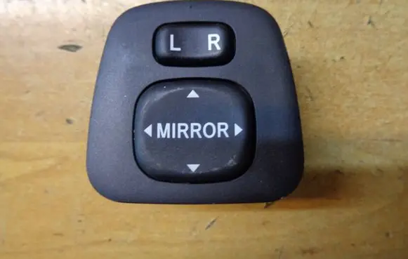Toyota Aygo AB40 Wing mirror switch 769357 183574