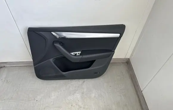 Skoda Octavia Mk3 (5E) Front door card panel trim 5E1867012