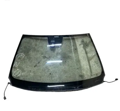 Volvo V40 Front windscreen/windshield window P31360888